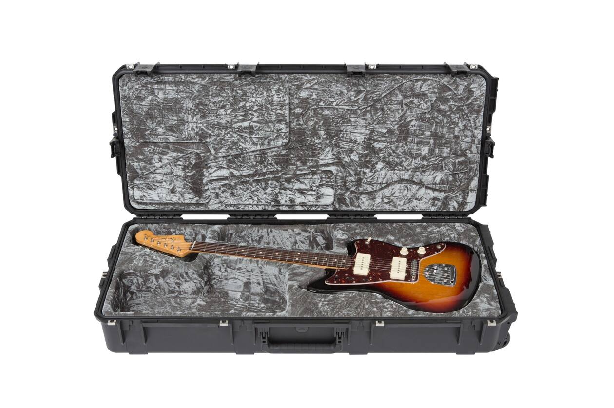 SKB - iSeries 4217-30 - Wasserdichter Koffer - Schwarz - Jaguar/Jazzmaster Gitarren Einlage