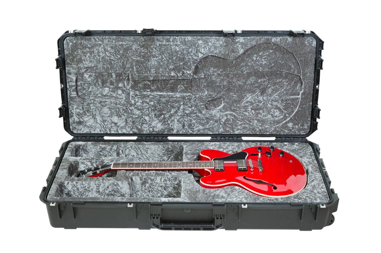 SKB - iSeries 4719-8 - Wasserdichter Koffer - Schwarz - 335 Typ Gitarren Einlage
