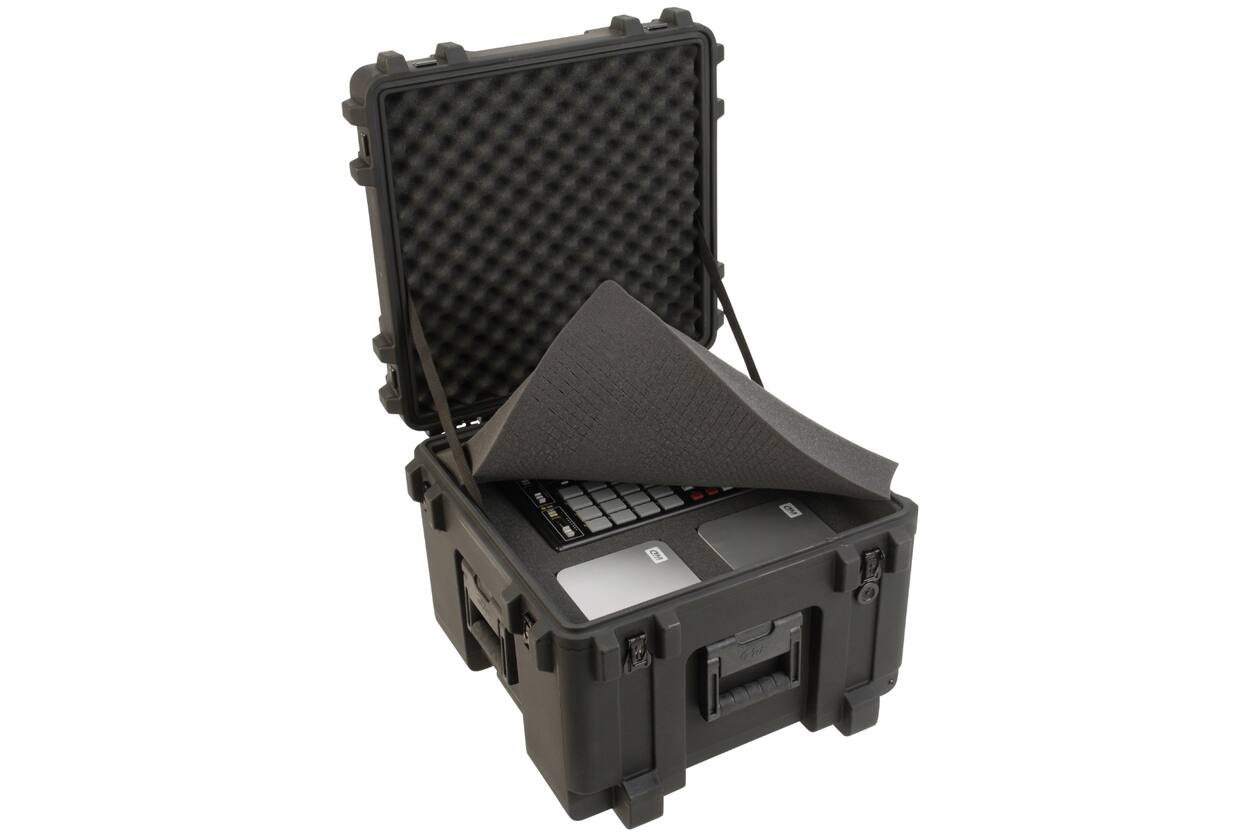 SKB - rSeries 1919-14 - Wasserdichter Koffer - Schwarz - mit Rollen - Mit Würfelschaumstoff