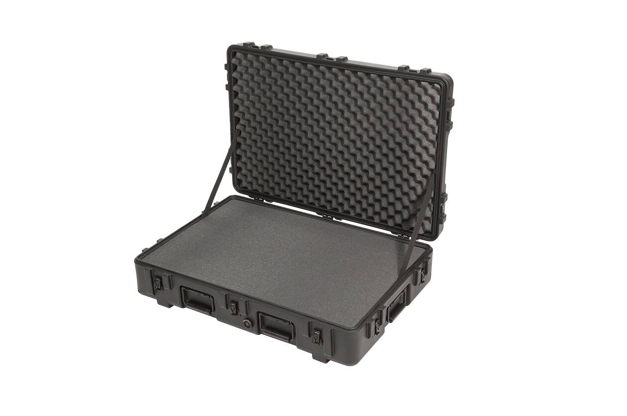 SKB - rSeries 3221-7 - Wasserdichter Koffer - Schwarz - mit Rollen - Mit Würfelschaumstoff