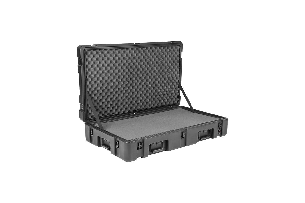 SKB - rSeries 3821-7 - Wasserdichter Koffer - Schwarz - mit Rollen - Mit Würfelschaumstoff