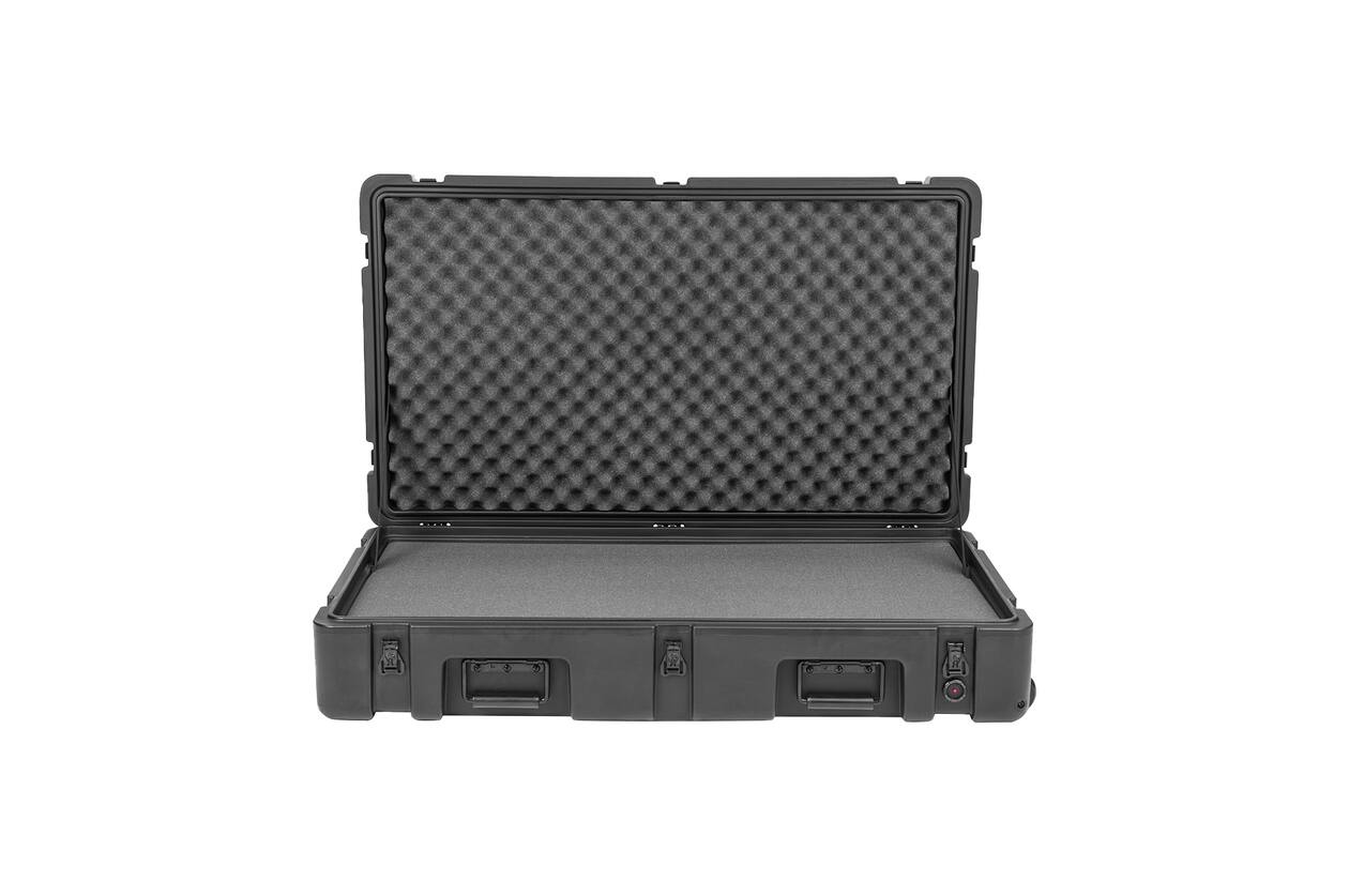 SKB - rSeries 3821-7 - Wasserdichter Koffer - Schwarz - mit Rollen - Mit Würfelschaumstoff