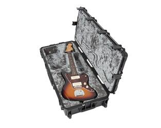 SKB - iSeries 4217-30 - Wasserdichter Koffer - Schwarz - Jaguar/Jazzmaster Gitarren Einlage